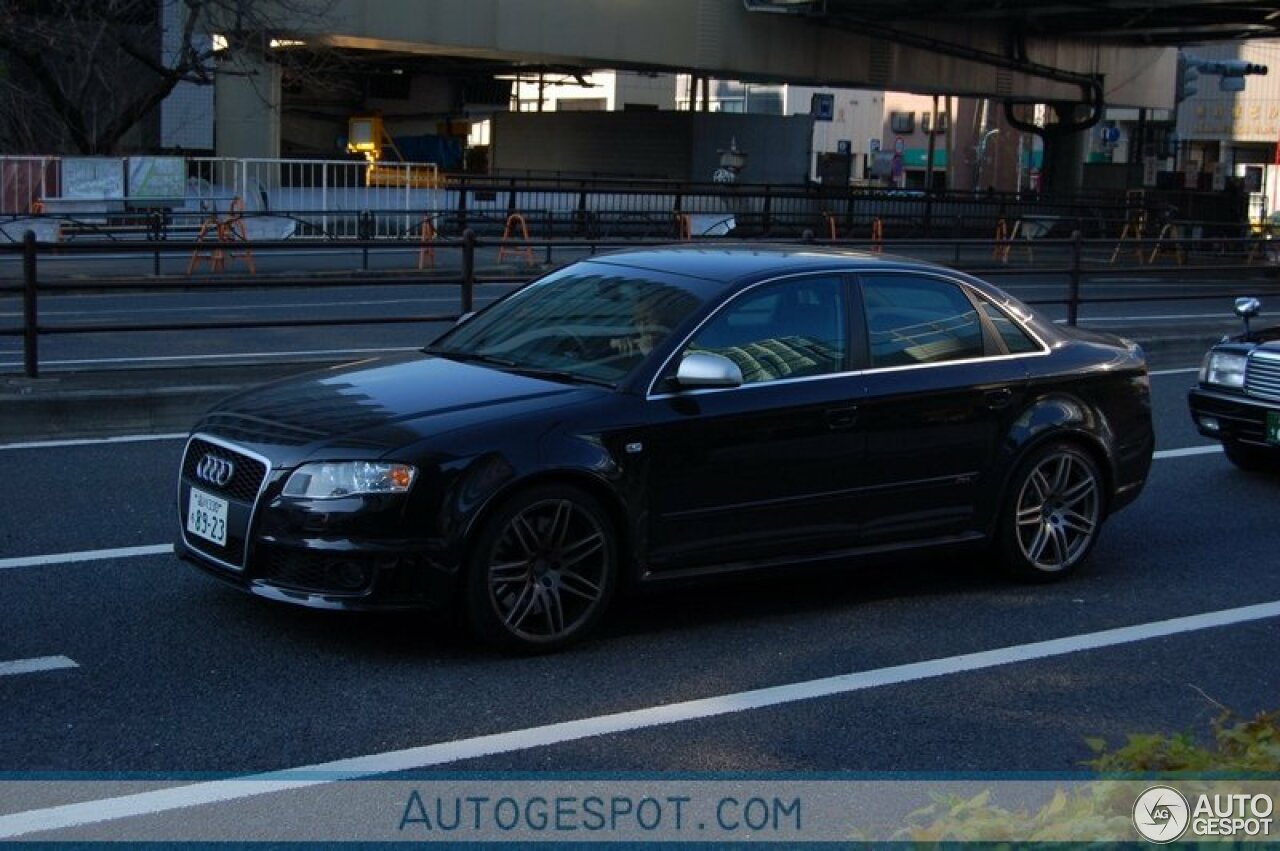 Audi RS4 Sedan