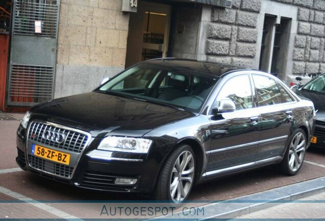 Audi S8 D3