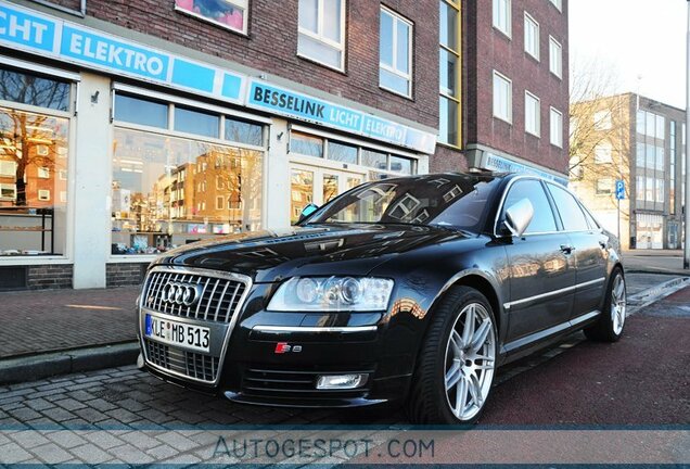 Audi S8 D3