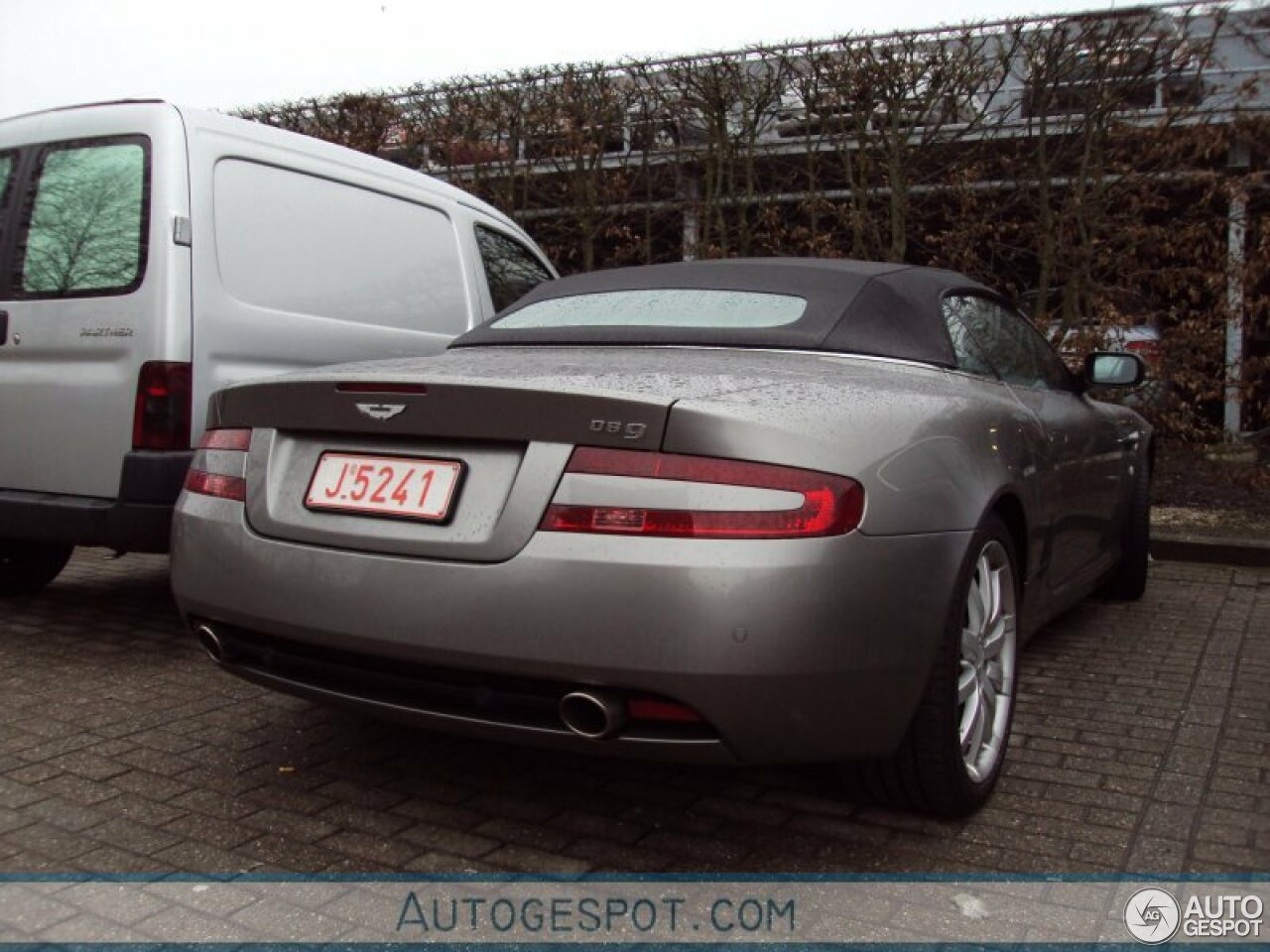 Aston Martin DB9 Volante