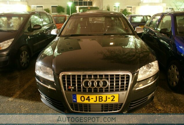 Audi S8 D3