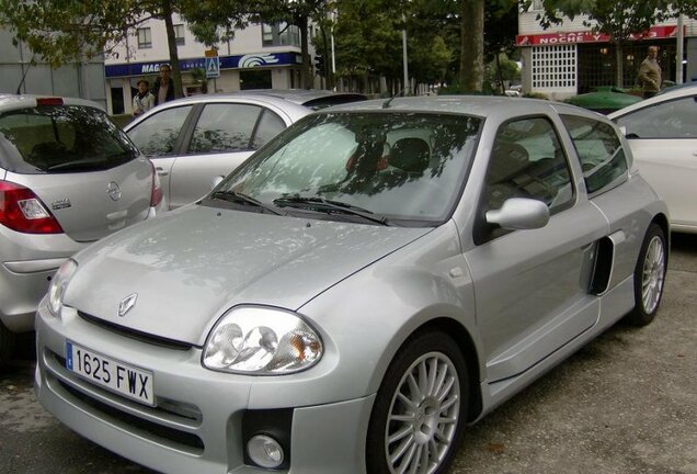 Renault Clio V6