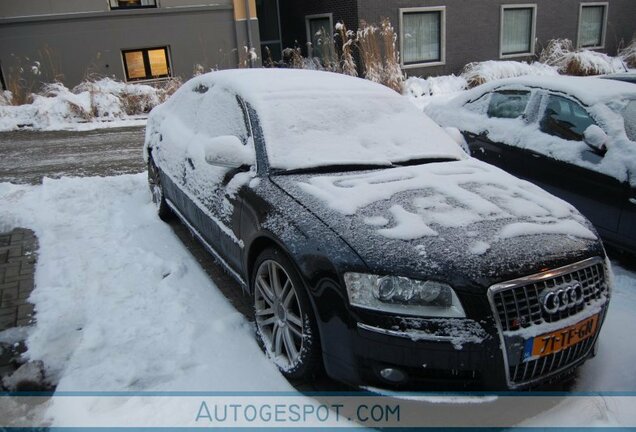 Audi S8 D3