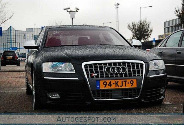 Audi S8 D3