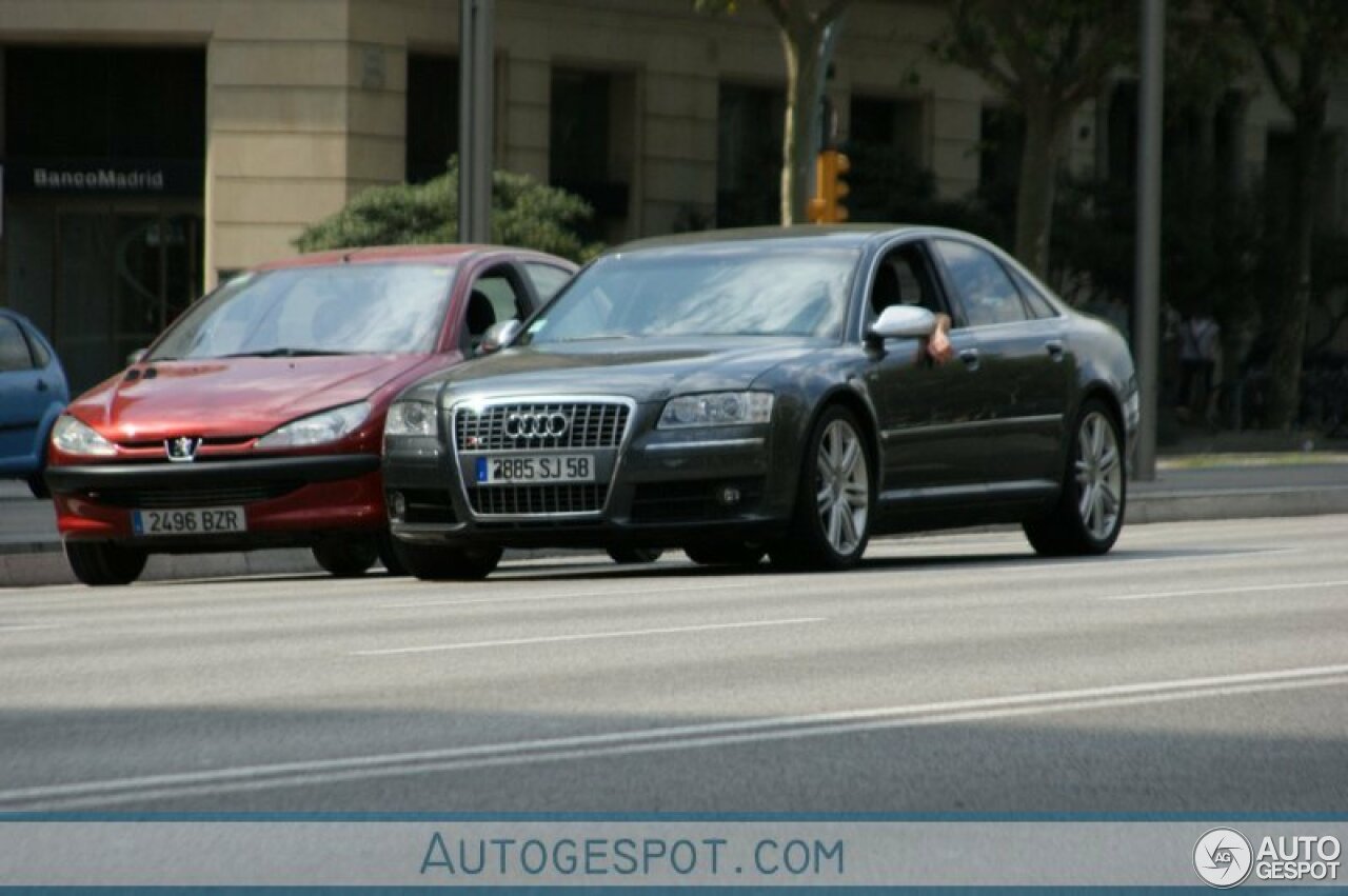 Audi S8 D3