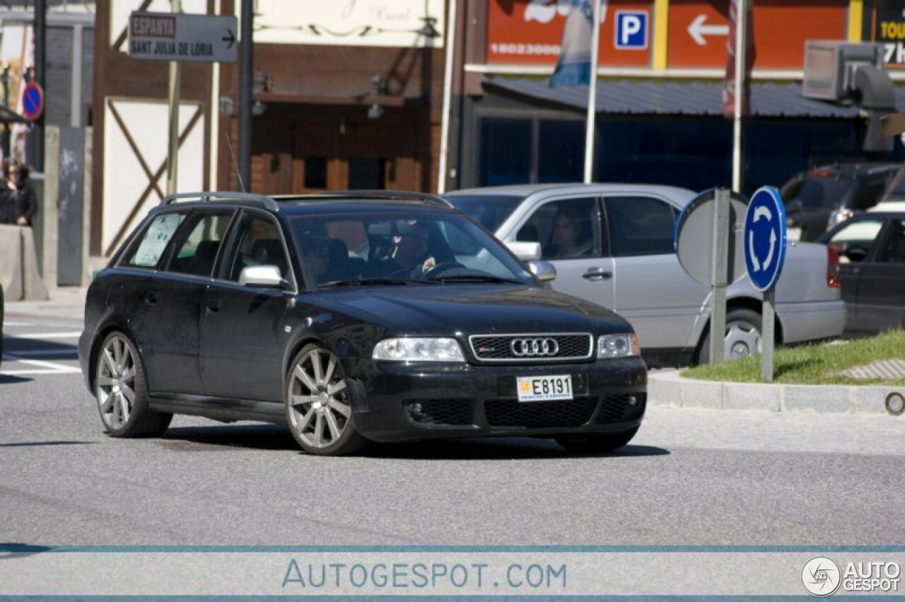 Audi RS4 Avant B5