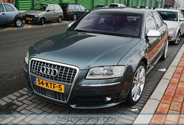 Audi S8 D3