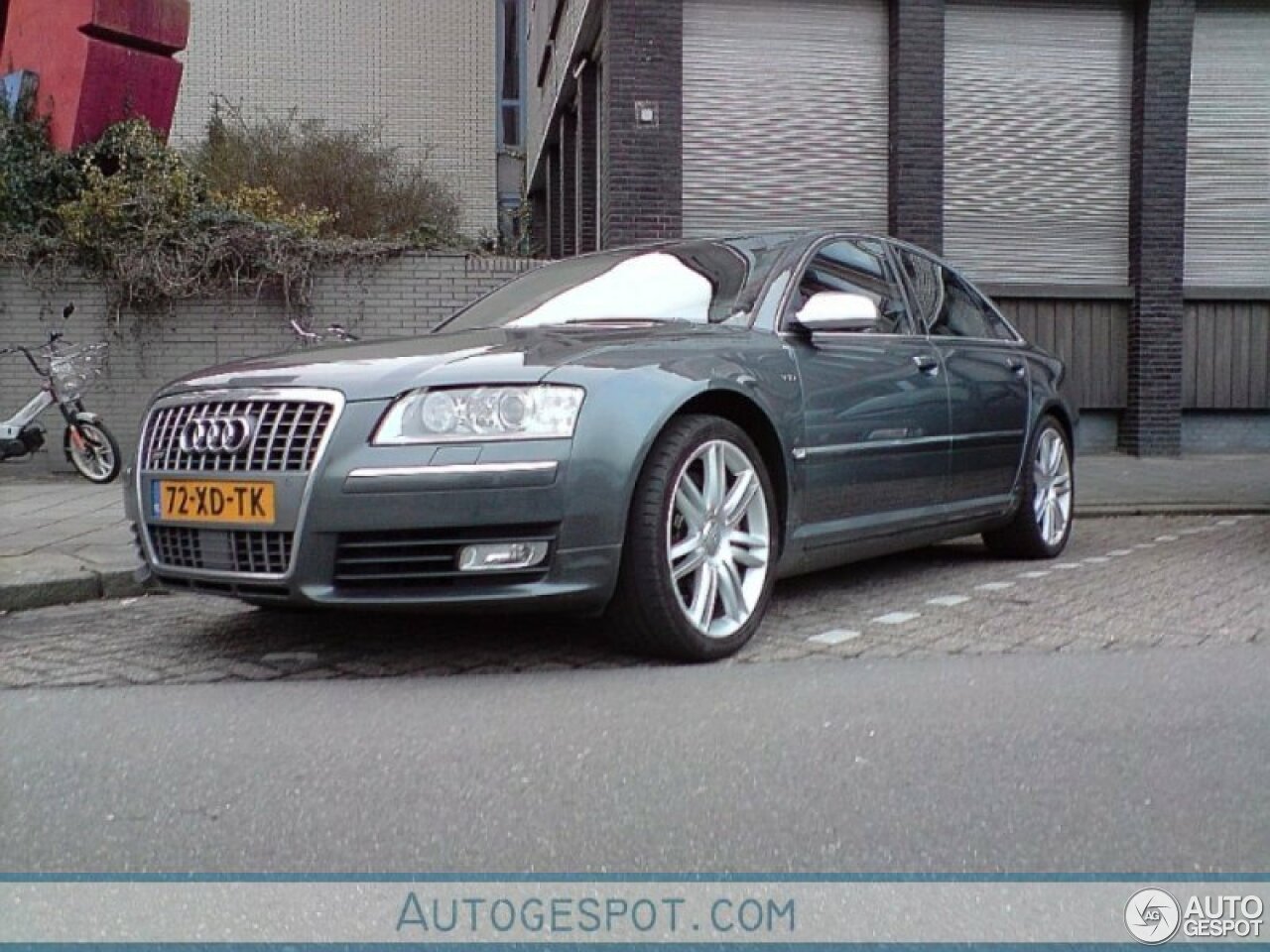 Audi S8 D3