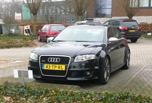 Audi RS4 Sedan