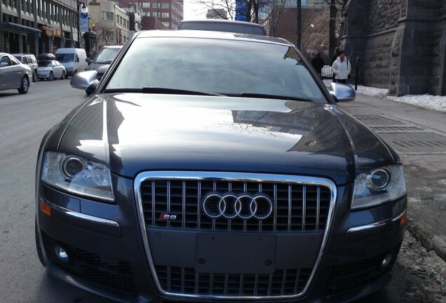 Audi S8 D3