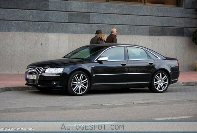 Audi S8 D3