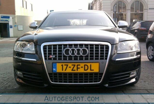 Audi S8 D3