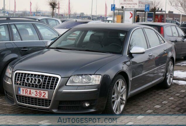 Audi S8 D3