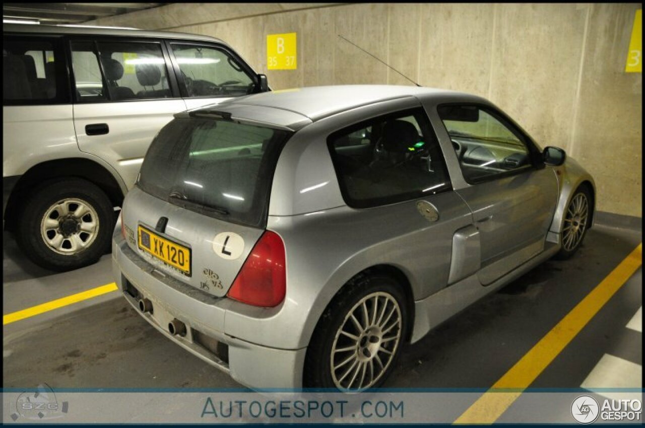 Renault Clio V6