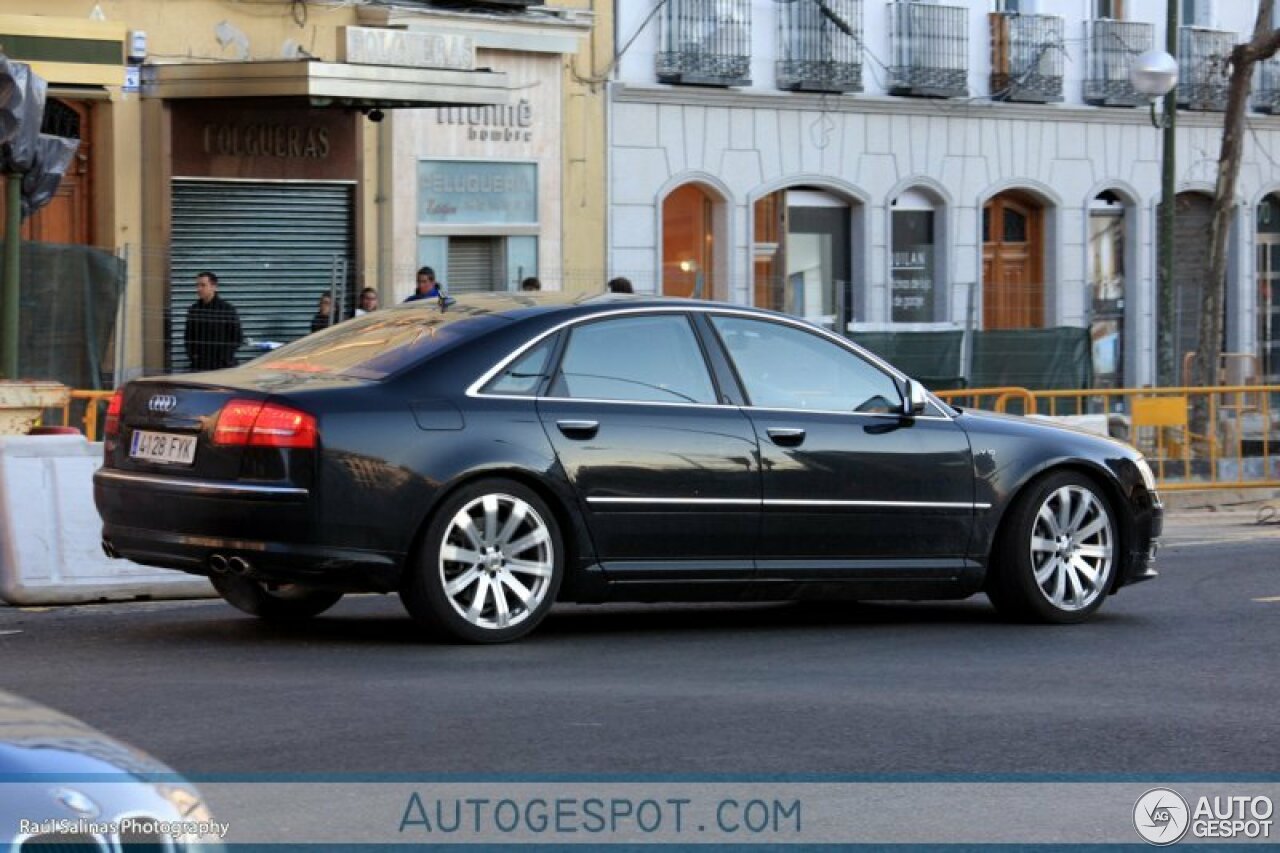 Audi S8 D3