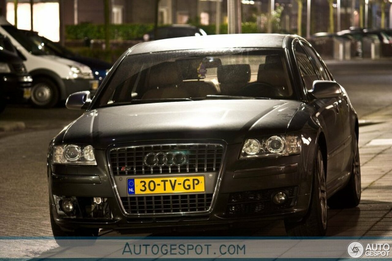 Audi S8 D3