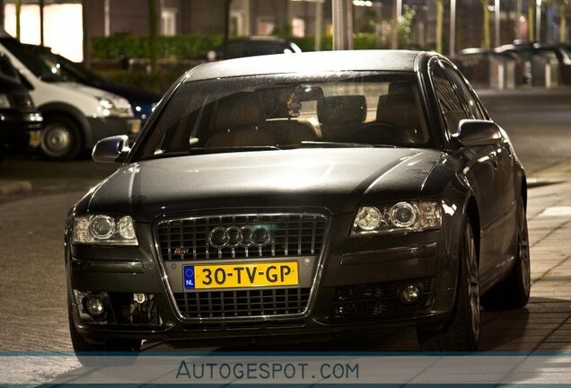 Audi S8 D3