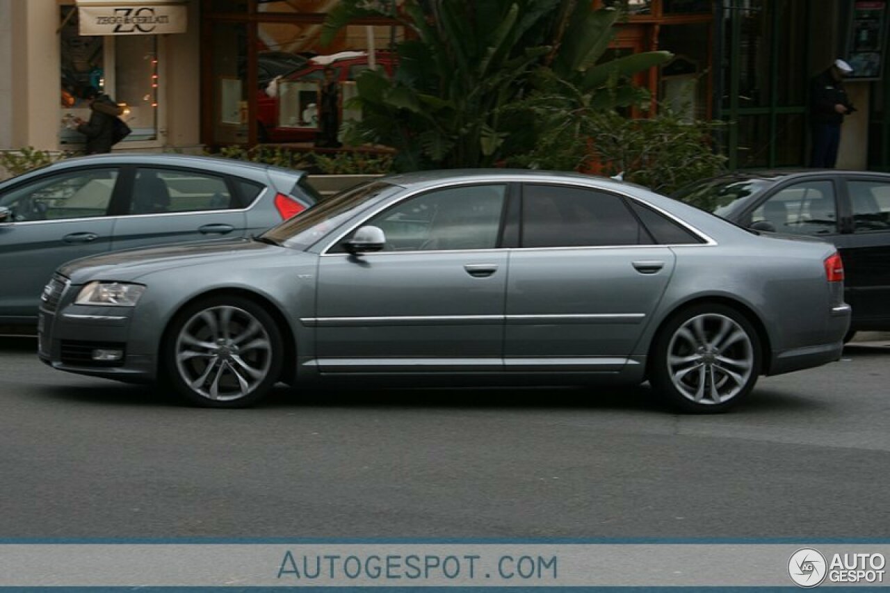 Audi S8 D3