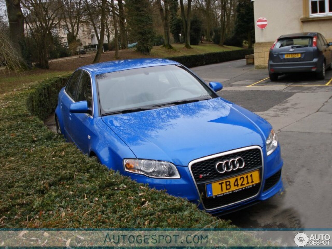 Audi RS4 Sedan