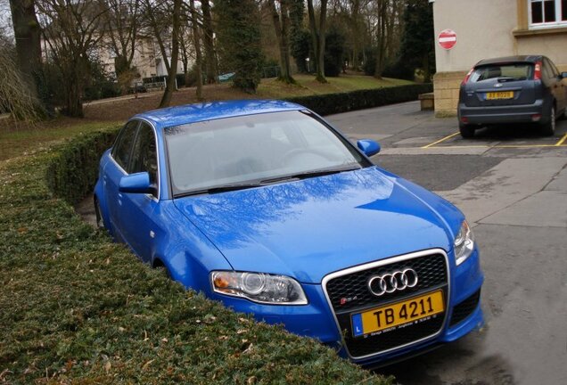 Audi RS4 Sedan