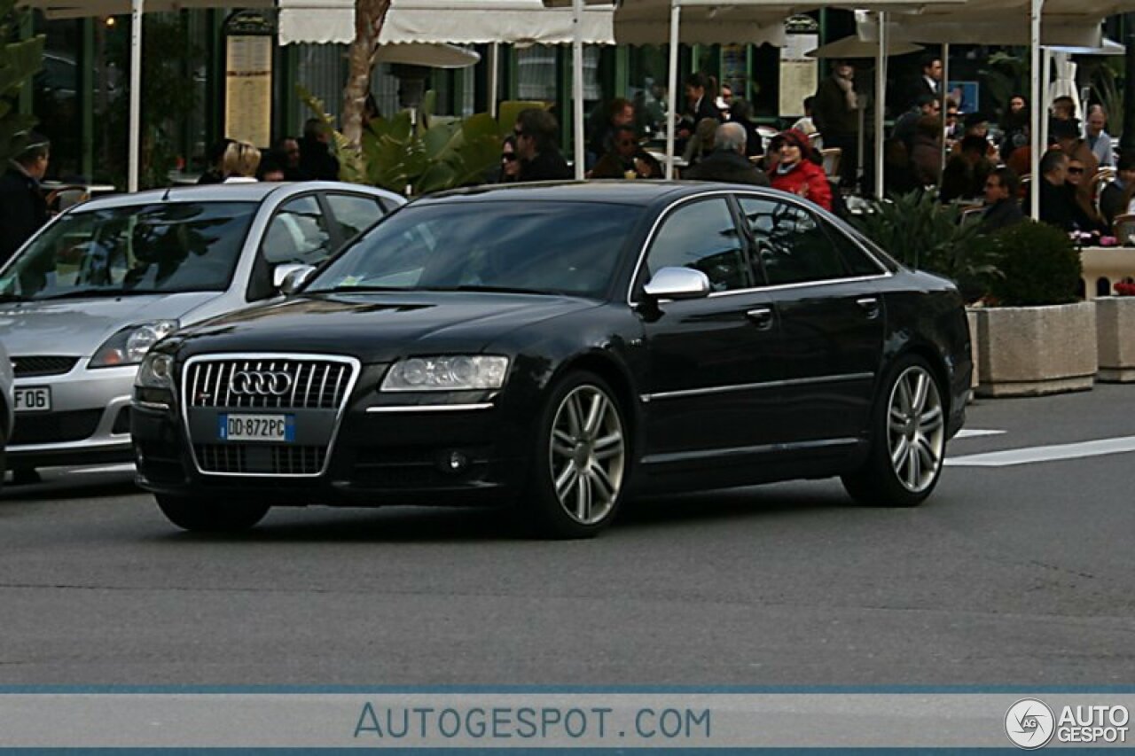 Audi S8 D3