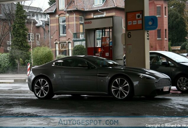 Aston Martin V12 Vantage