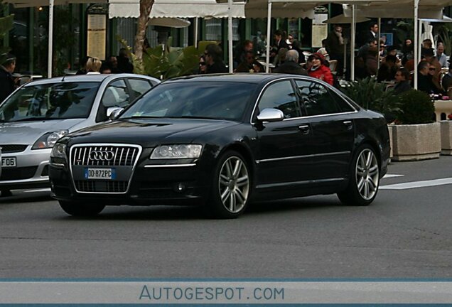 Audi S8 D3