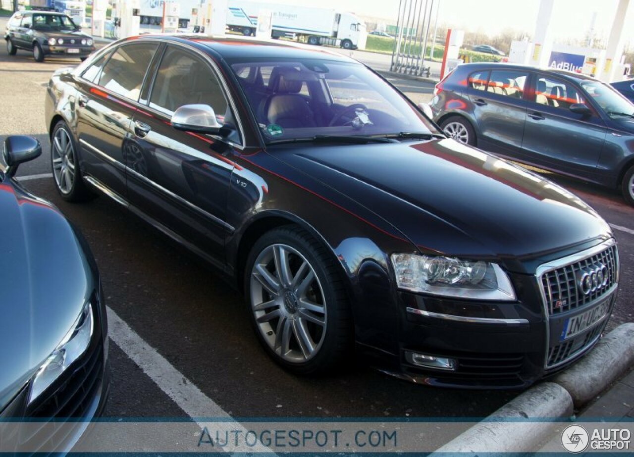 Audi S8 D3