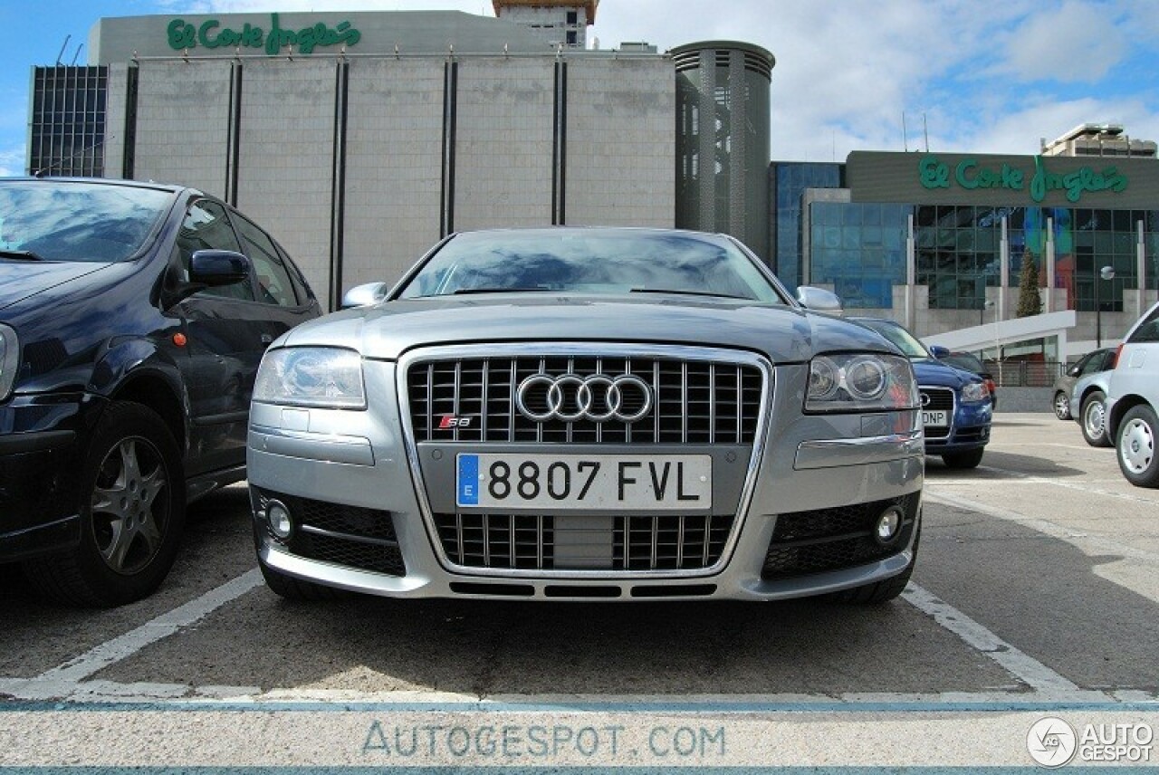 Audi S8 D3