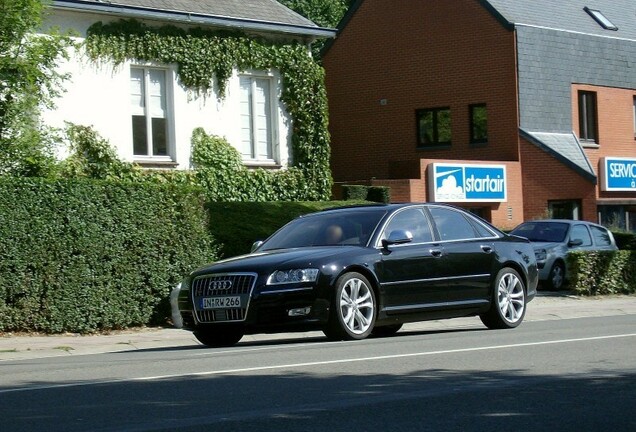 Audi S8 D3