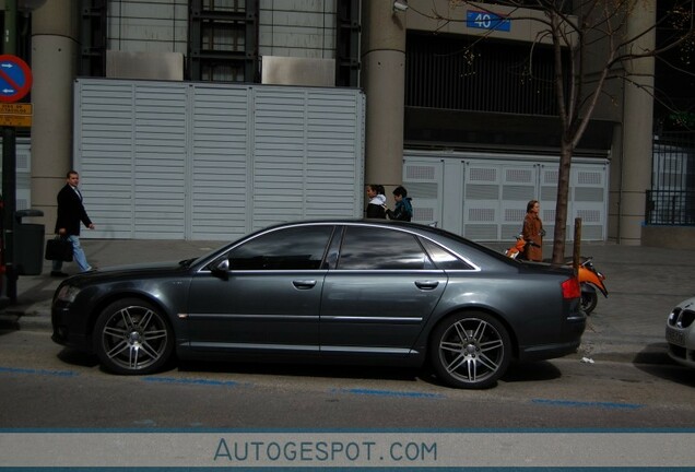 Audi S8 D3