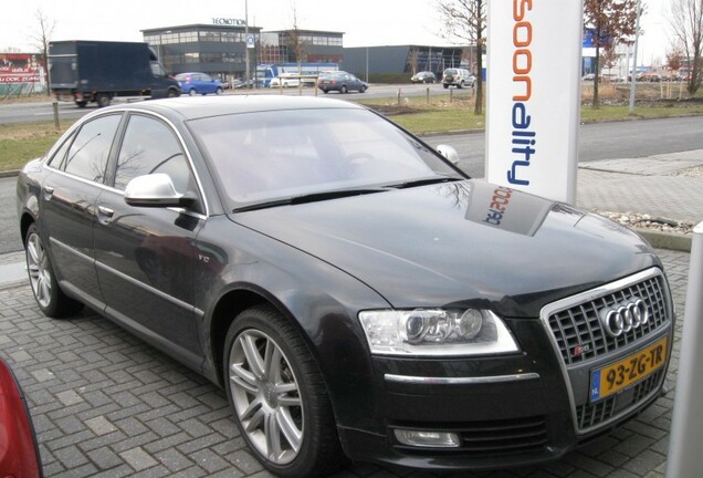 Audi S8 D3