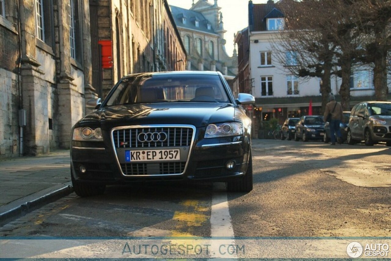 Audi S8 D3