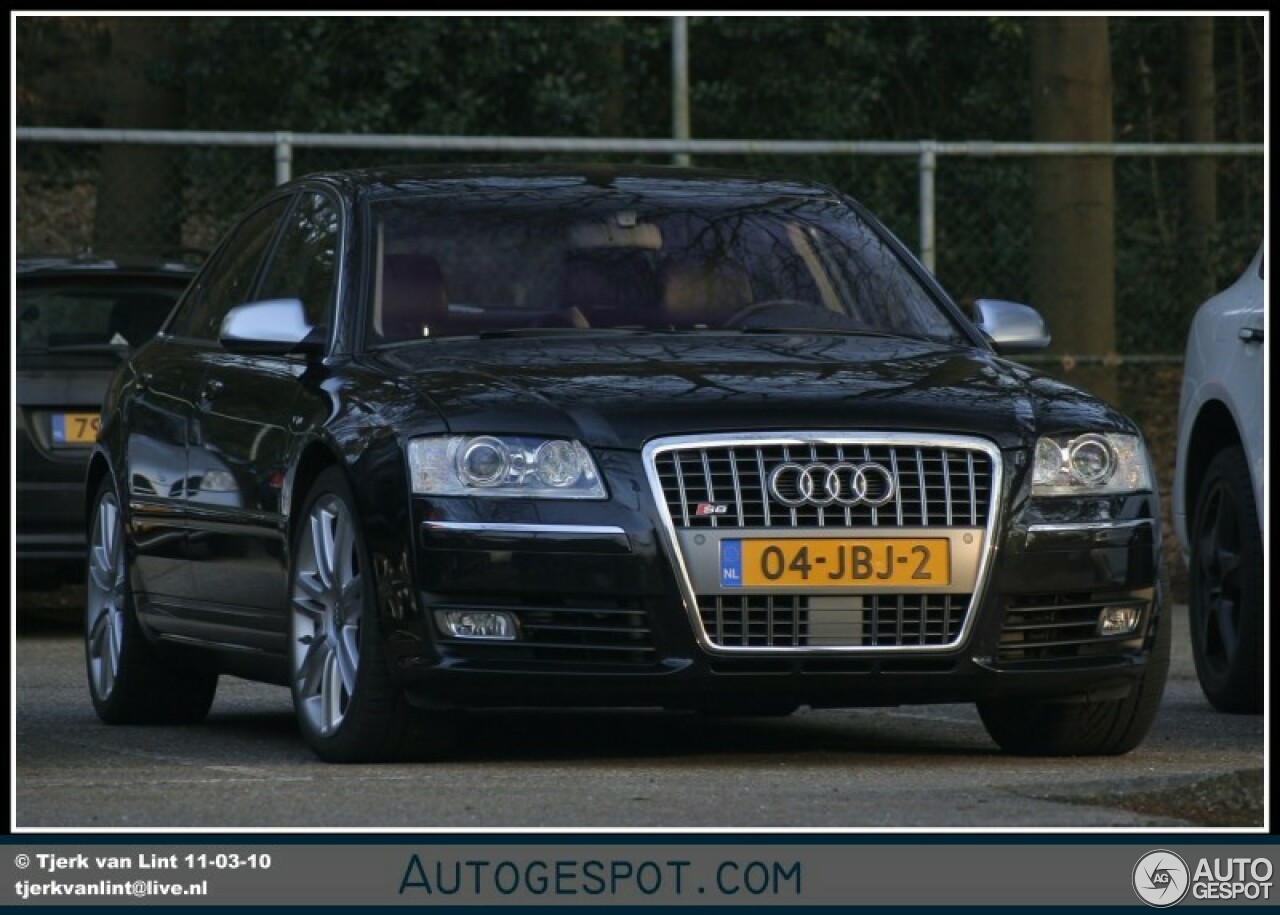 Audi S8 D3