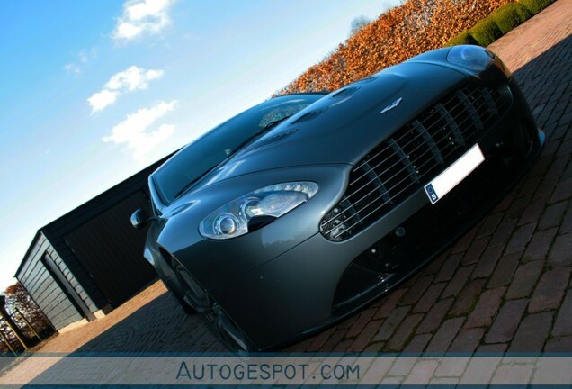 Aston Martin V12 Vantage