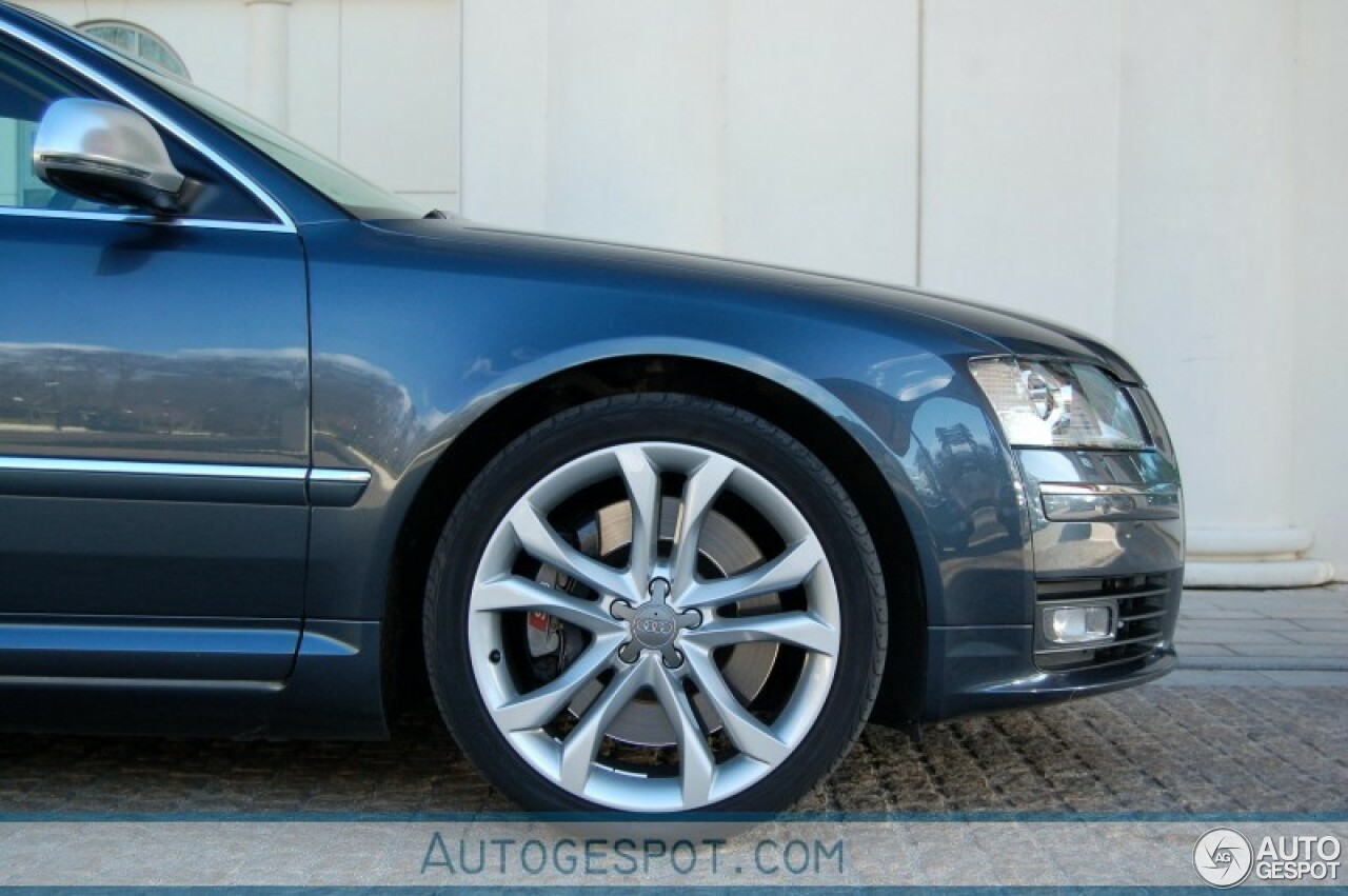 Audi S8 D3