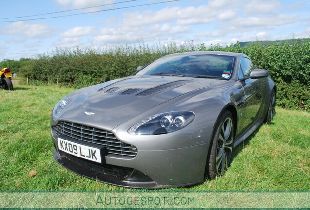 Aston Martin V12 Vantage