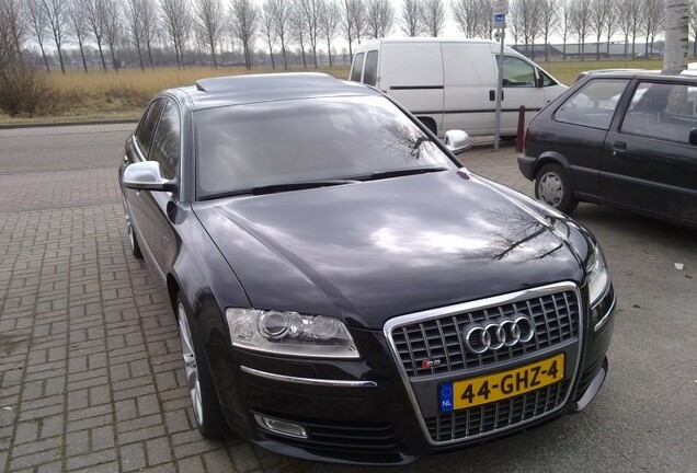 Audi S8 D3