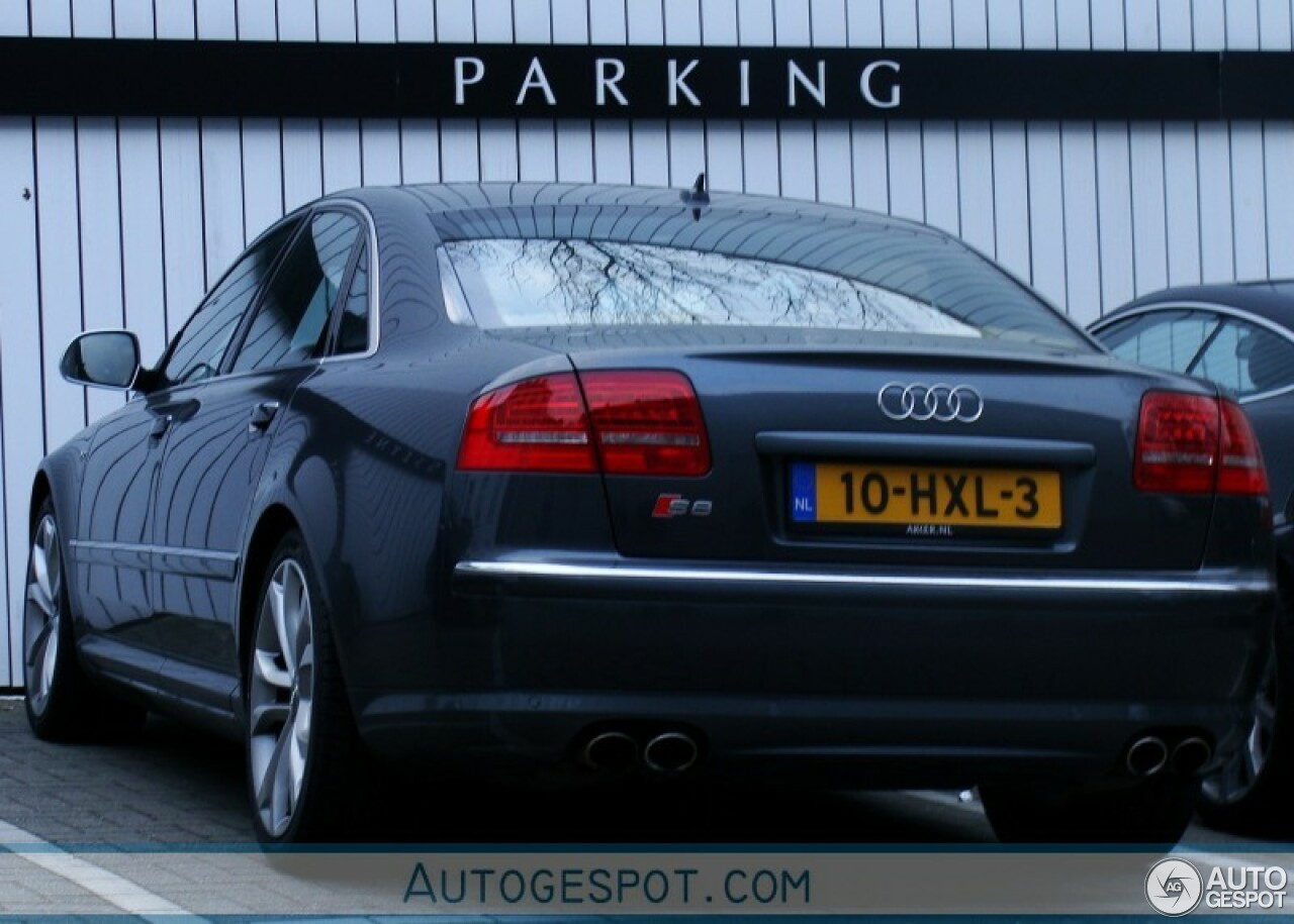 Audi S8 D3