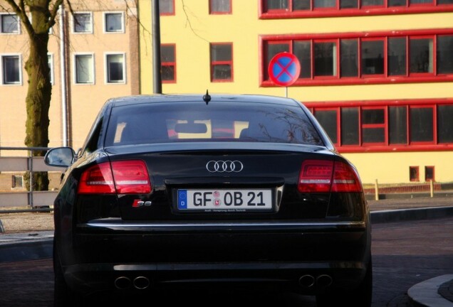 Audi S8 D3