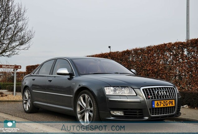 Audi S8 D3