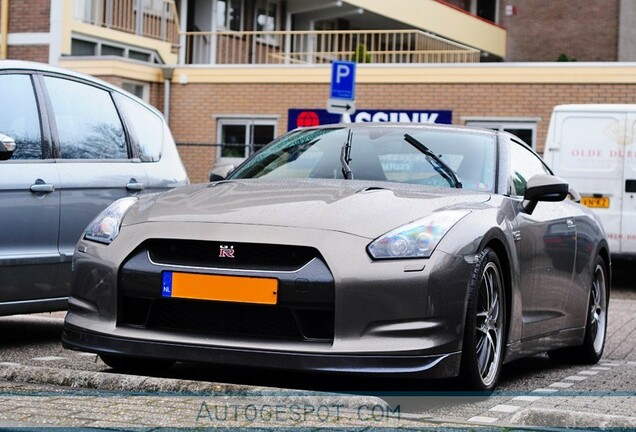 Nissan GT-R