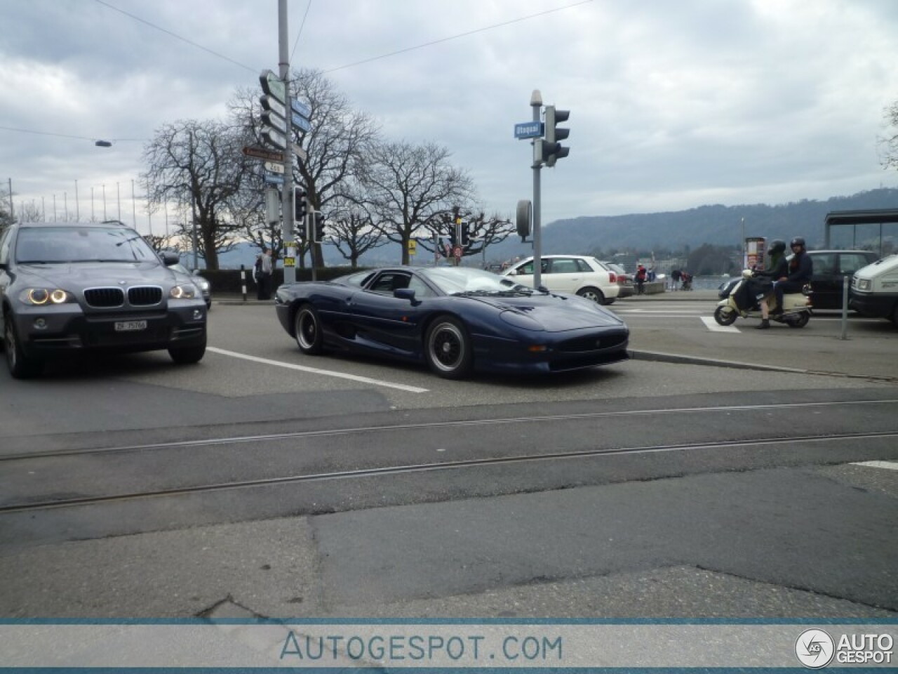 Jaguar XJ220