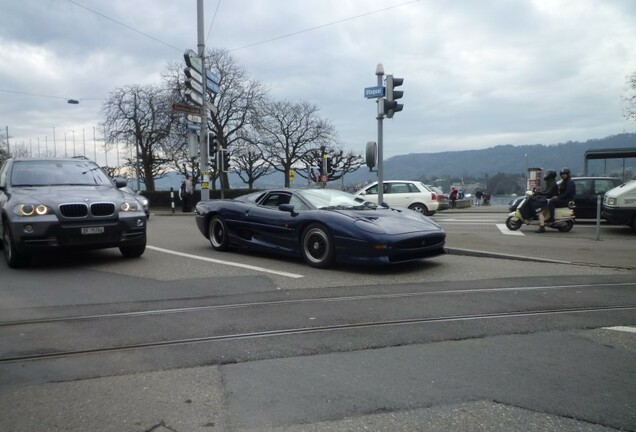 Jaguar XJ220