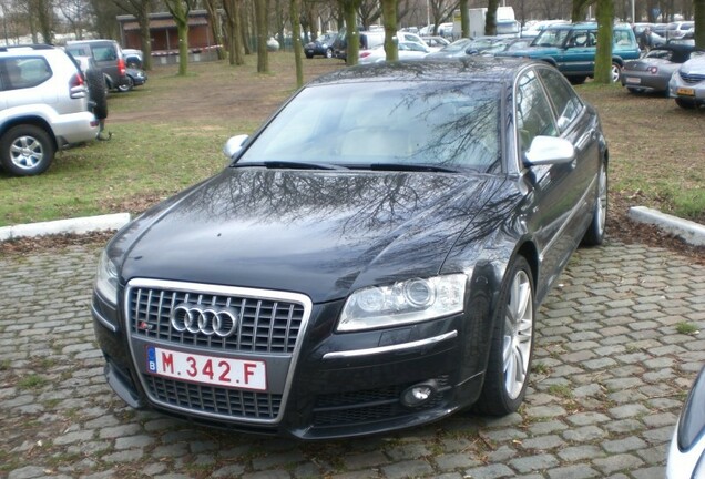 Audi S8 D3