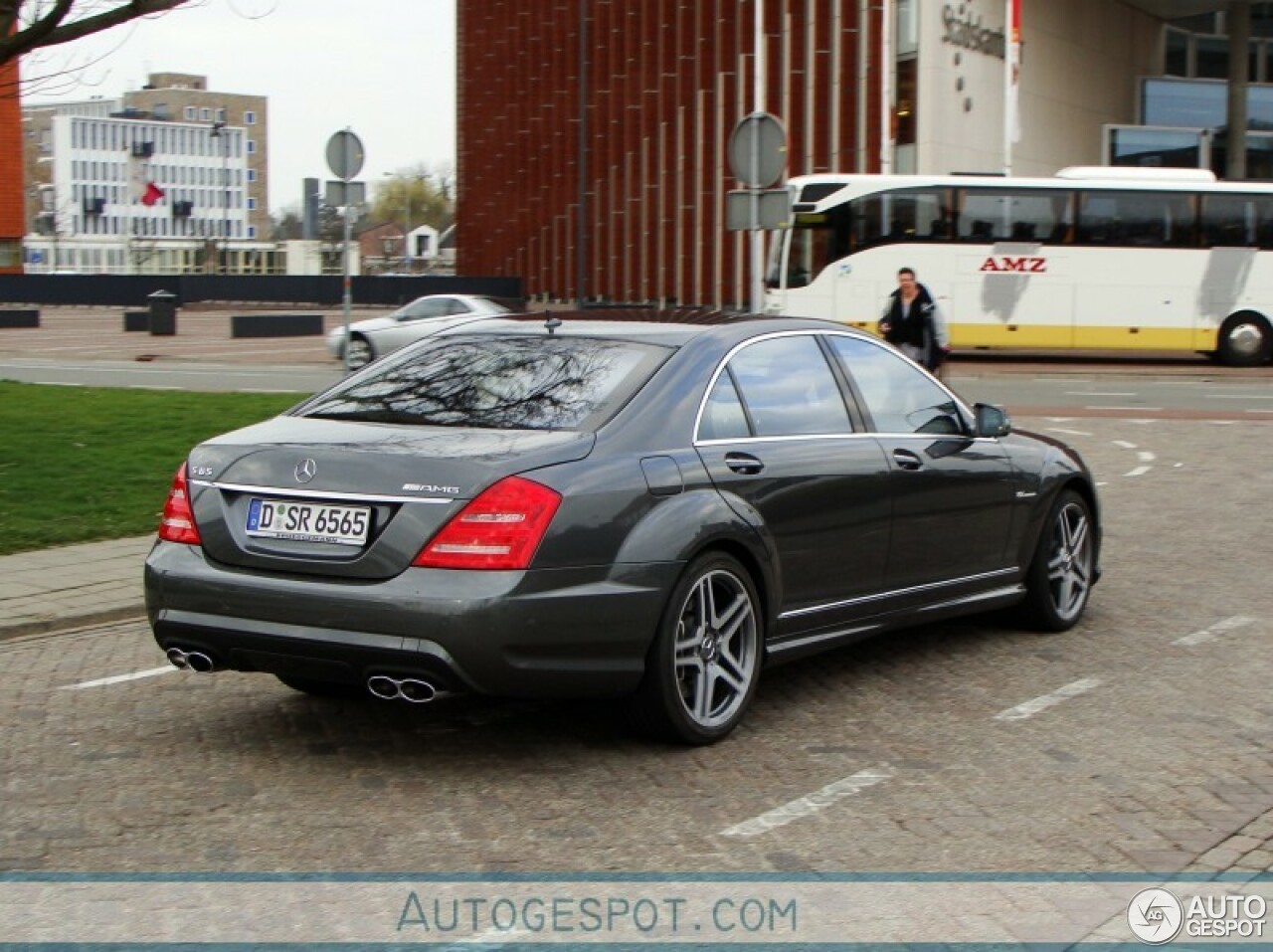 Mercedes-Benz S 65 AMG V221 2010