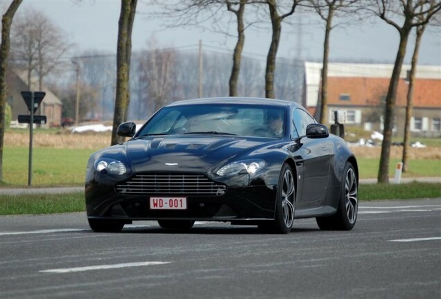 Aston Martin V12 Vantage Carbon Black Edition