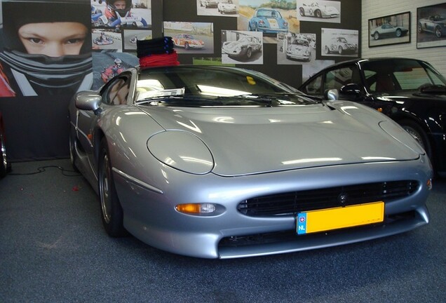 Jaguar XJ220