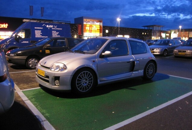 Renault Clio V6