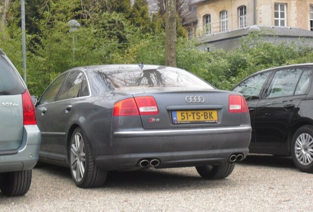 Audi S8 D3